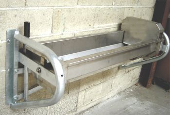 Schwenktrog-an-der-Wand-montiert-0.jpg